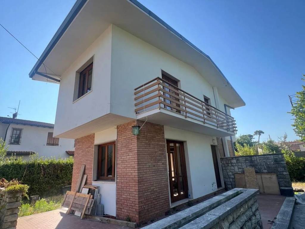casa indipendente in vendita a Forte dei Marmi in zona Vittoria Apuana
