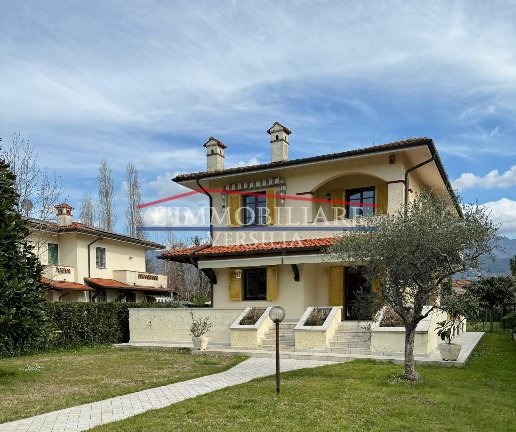 casa indipendente in vendita a Forte dei Marmi