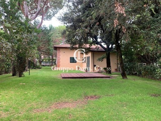 casa indipendente in vendita a Forte dei Marmi in zona Roma Imperiale