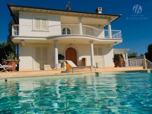 casa indipendente in vendita a Forte dei Marmi in zona Vaiana