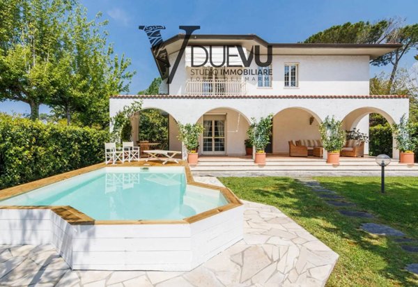 casa indipendente in vendita a Forte dei Marmi