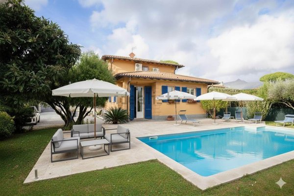 casa indipendente in vendita a Forte dei Marmi