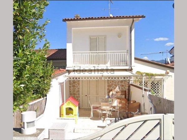 casa indipendente in vendita a Forte dei Marmi