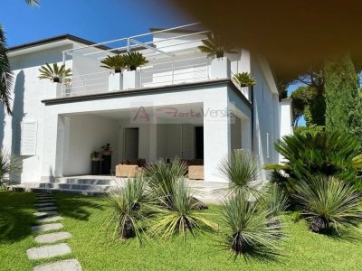 casa indipendente in vendita a Forte dei Marmi in zona Roma Imperiale