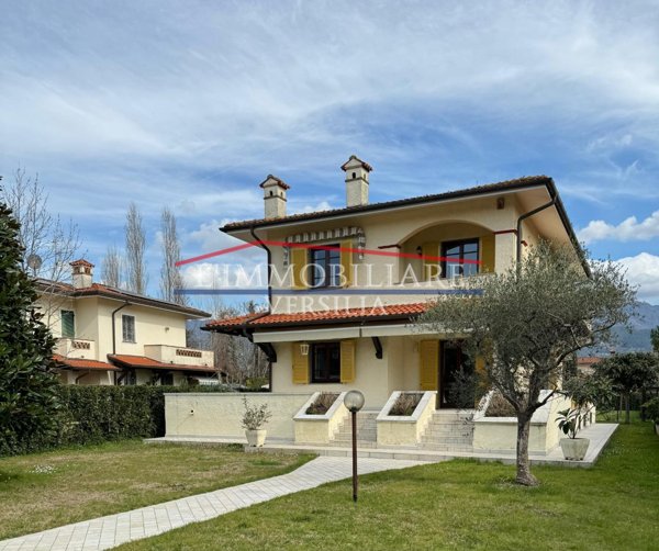 casa indipendente in vendita a Forte dei Marmi