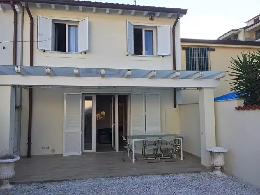 casa indipendente in vendita a Forte dei Marmi