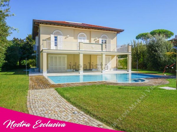 casa indipendente in vendita a Forte dei Marmi in zona Vittoria Apuana