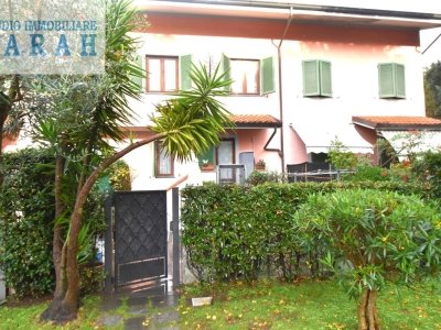 casa indipendente in vendita a Forte dei Marmi in zona Vittoria Apuana