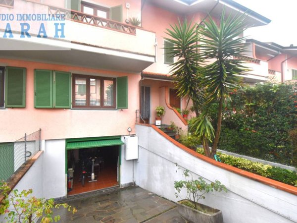 casa indipendente in vendita a Forte dei Marmi in zona Vittoria Apuana