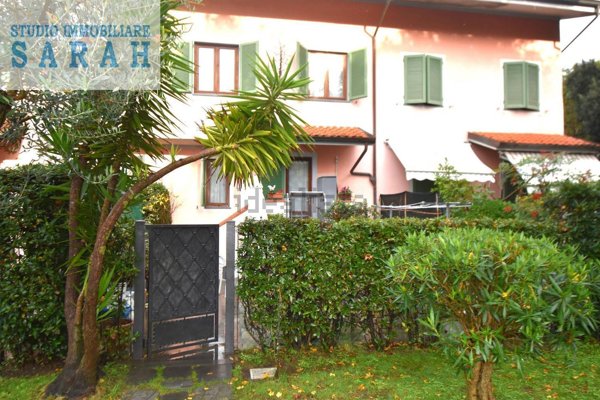 casa indipendente in vendita a Forte dei Marmi in zona Vittoria Apuana