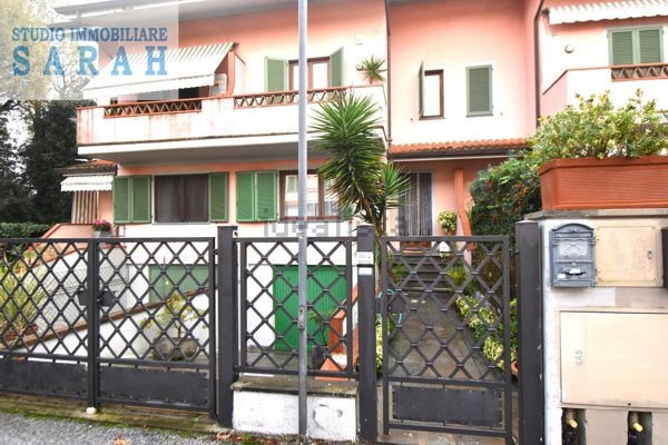 casa indipendente in vendita a Forte dei Marmi in zona Vittoria Apuana