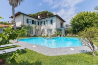 casa indipendente in vendita a Forte dei Marmi in zona Roma Imperiale