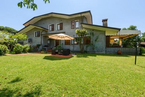 casa indipendente in vendita a Forte dei Marmi
