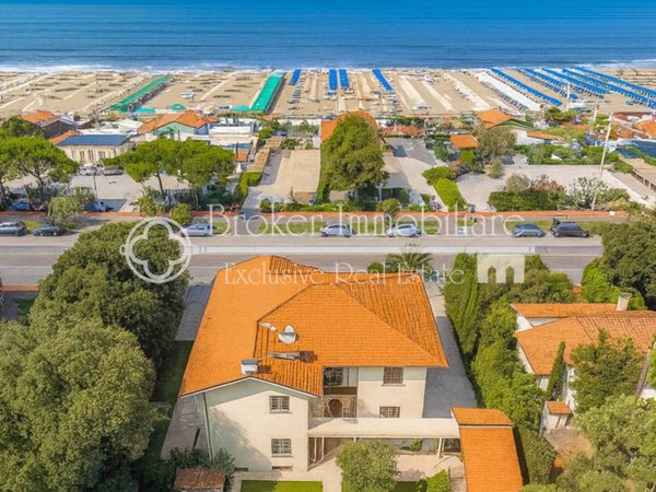 casa indipendente in vendita a Forte dei Marmi