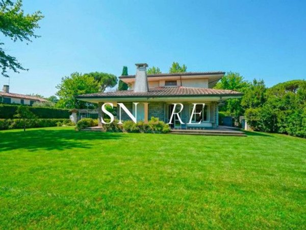casa indipendente in vendita a Forte dei Marmi in zona Roma Imperiale