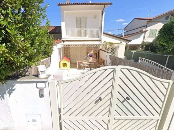 casa indipendente in vendita a Forte dei Marmi