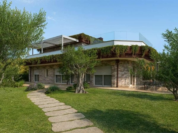 casa indipendente in vendita a Forte dei Marmi in zona Vittoria Apuana