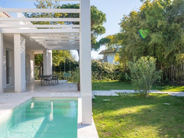 casa indipendente in vendita a Forte dei Marmi