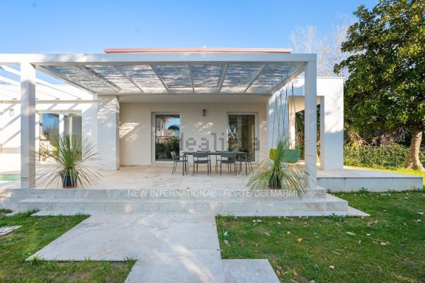 casa indipendente in vendita a Forte dei Marmi