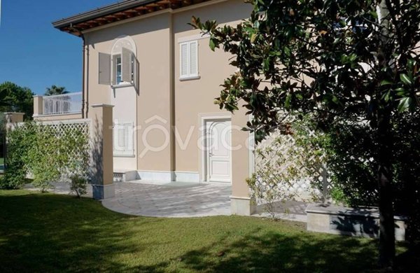 casa indipendente in vendita a Forte dei Marmi in zona Vittoria Apuana