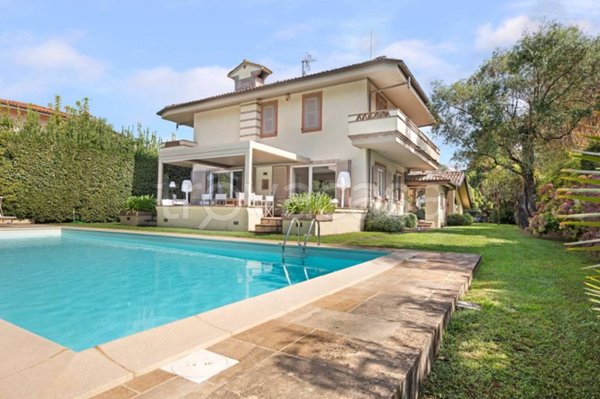 casa indipendente in vendita a Forte dei Marmi
