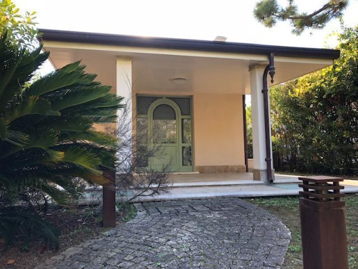 casa indipendente in vendita a Forte dei Marmi in zona Vittoria Apuana