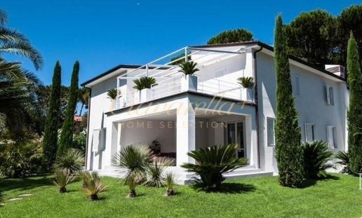 casa indipendente in vendita a Forte dei Marmi in zona Roma Imperiale