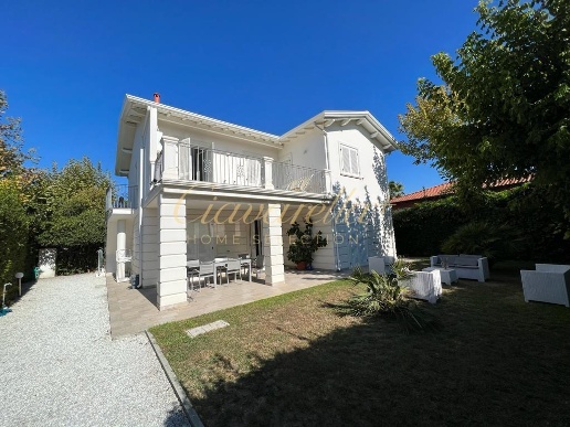 casa indipendente in vendita a Forte dei Marmi