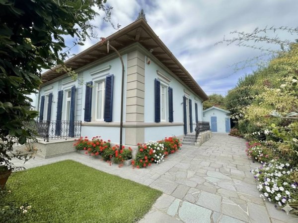 casa indipendente in vendita a Forte dei Marmi