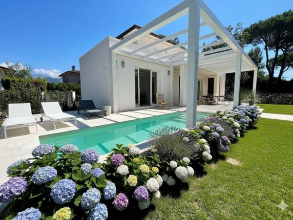 casa indipendente in vendita a Forte dei Marmi