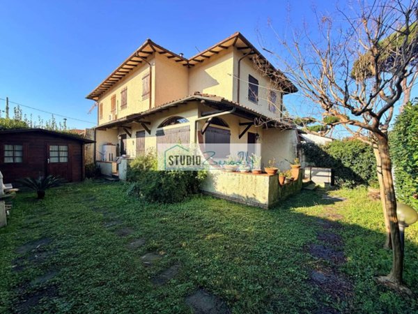casa indipendente in vendita a Forte dei Marmi