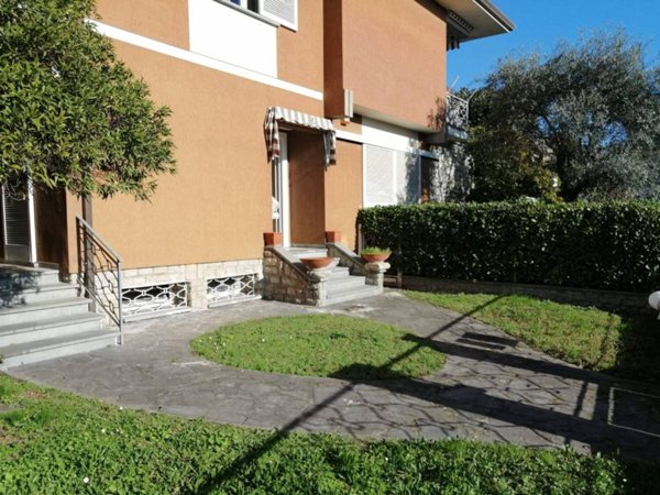 casa indipendente in vendita a Forte dei Marmi in zona Vaiana