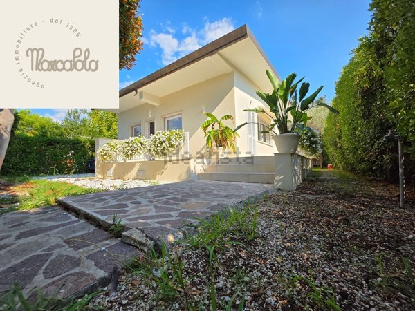 casa indipendente in vendita a Forte dei Marmi