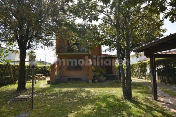 casa indipendente in vendita a Forte dei Marmi