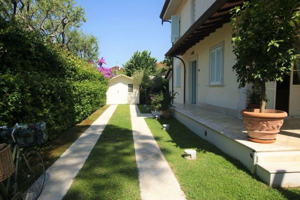 casa indipendente in vendita a Forte dei Marmi