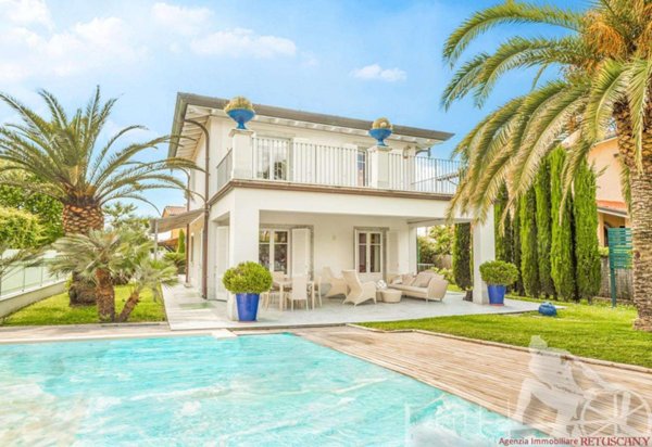 casa indipendente in vendita a Forte dei Marmi in zona Vittoria Apuana
