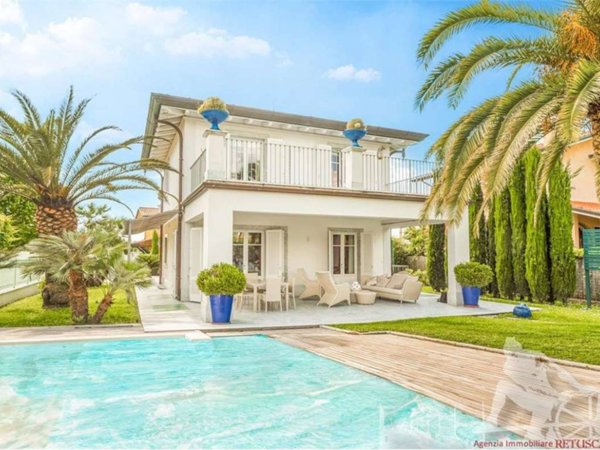 casa indipendente in vendita a Forte dei Marmi in zona Vittoria Apuana