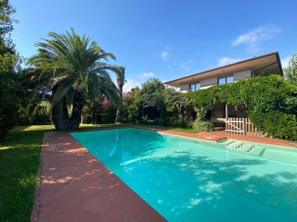 casa indipendente in vendita a Forte dei Marmi
