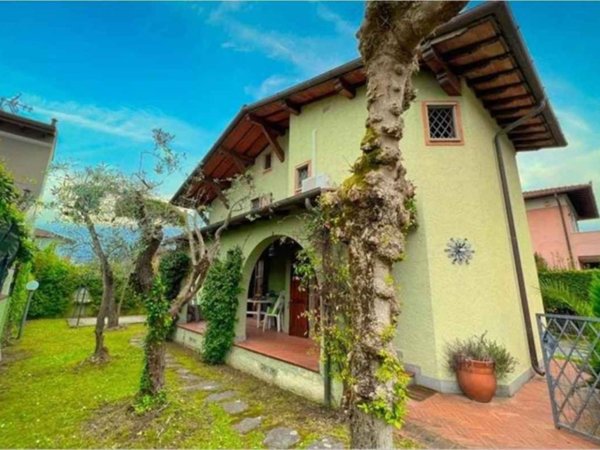 casa indipendente in vendita a Forte dei Marmi