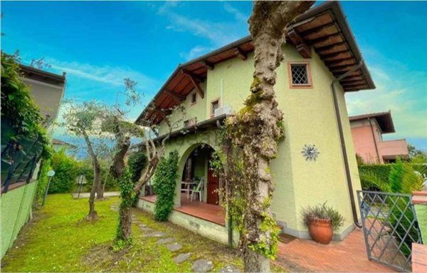 casa indipendente in vendita a Forte dei Marmi