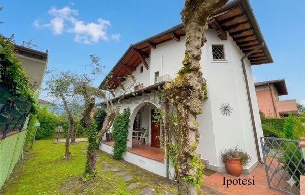 casa indipendente in vendita a Forte dei Marmi