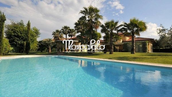 casa indipendente in vendita a Forte dei Marmi