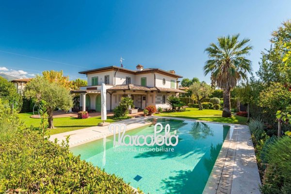casa indipendente in vendita a Forte dei Marmi in zona Vittoria Apuana