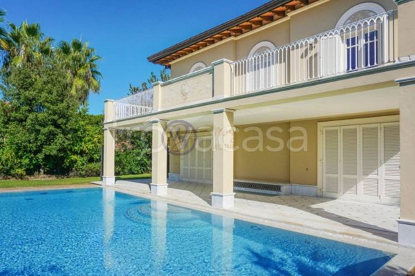 casa indipendente in vendita a Forte dei Marmi in zona Vittoria Apuana