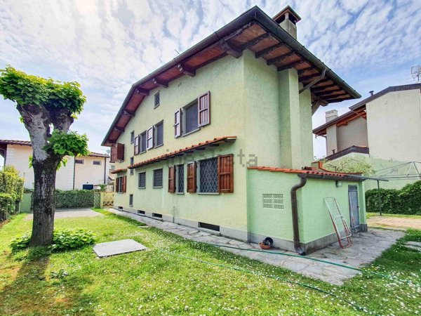 casa indipendente in vendita a Forte dei Marmi
