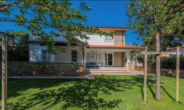 casa indipendente in vendita a Forte dei Marmi