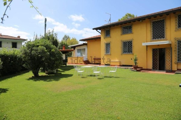 casa indipendente in vendita a Forte dei Marmi