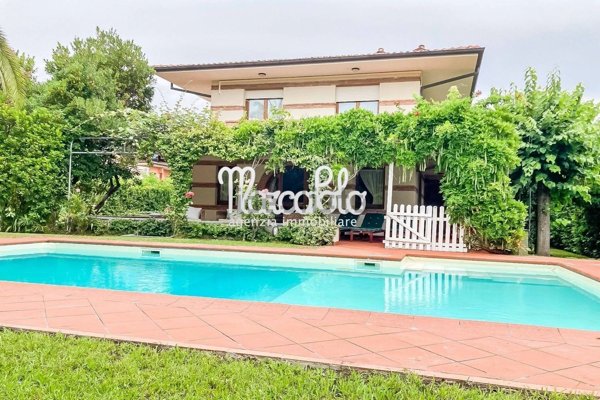 casa indipendente in vendita a Forte dei Marmi