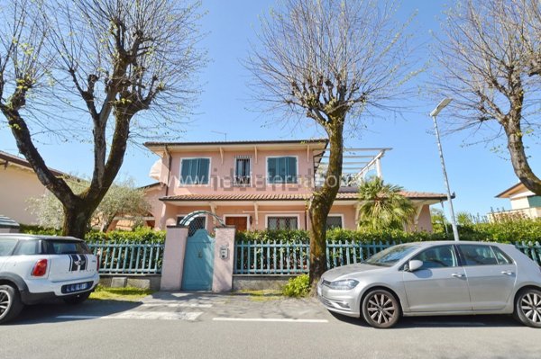 casa indipendente in vendita a Forte dei Marmi