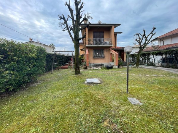 casa indipendente in vendita a Forte dei Marmi
